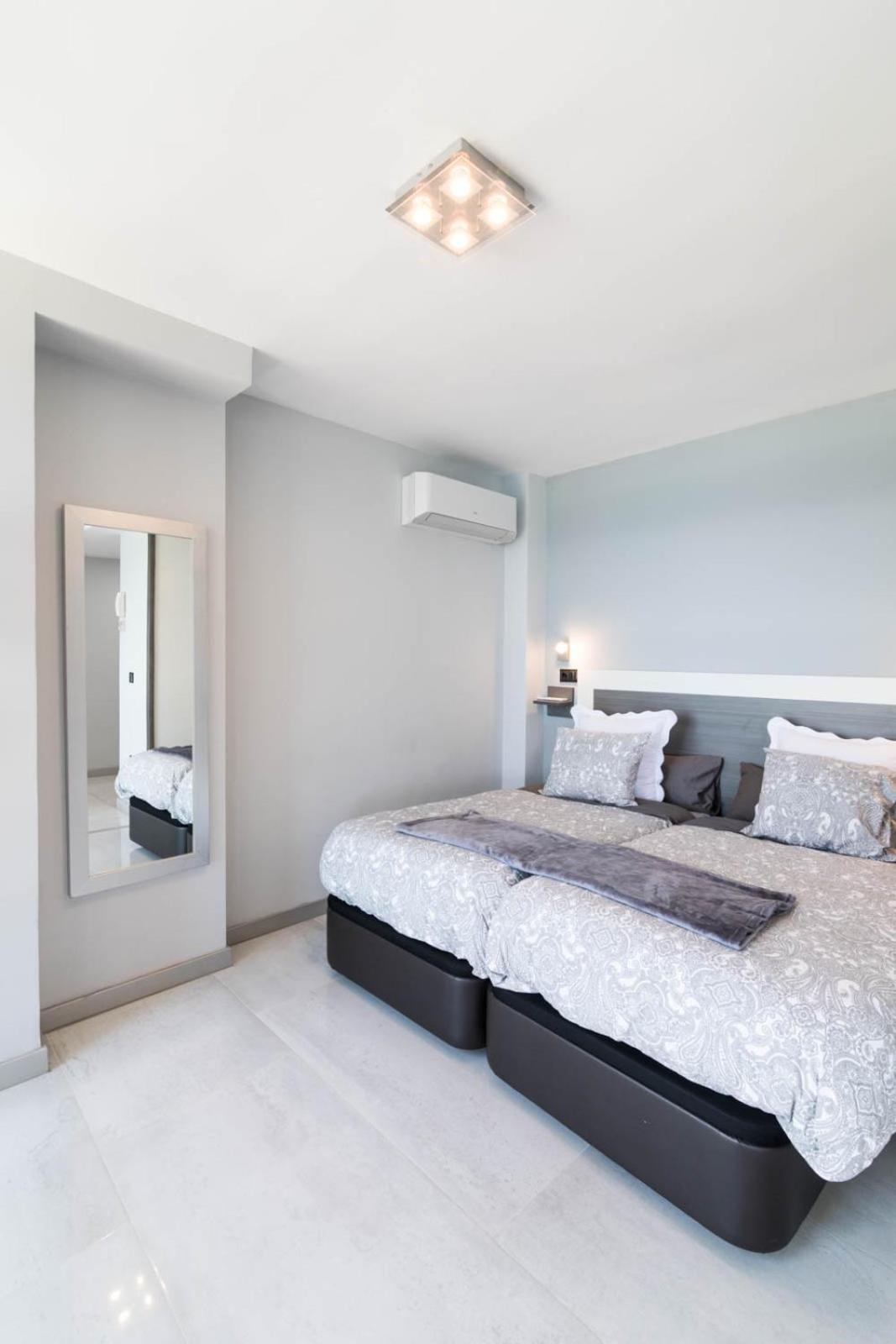 Deluxe Supreme Apartment Malaga Exterior photo